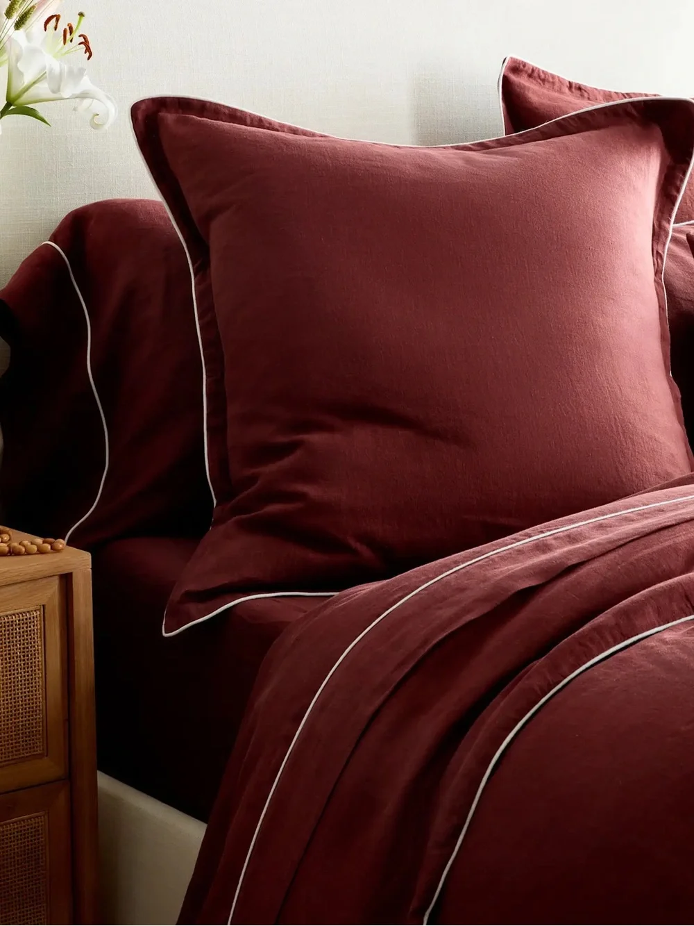 NWOT Quince European Linen Piped Euro Sham Burgundy/White - 26x26